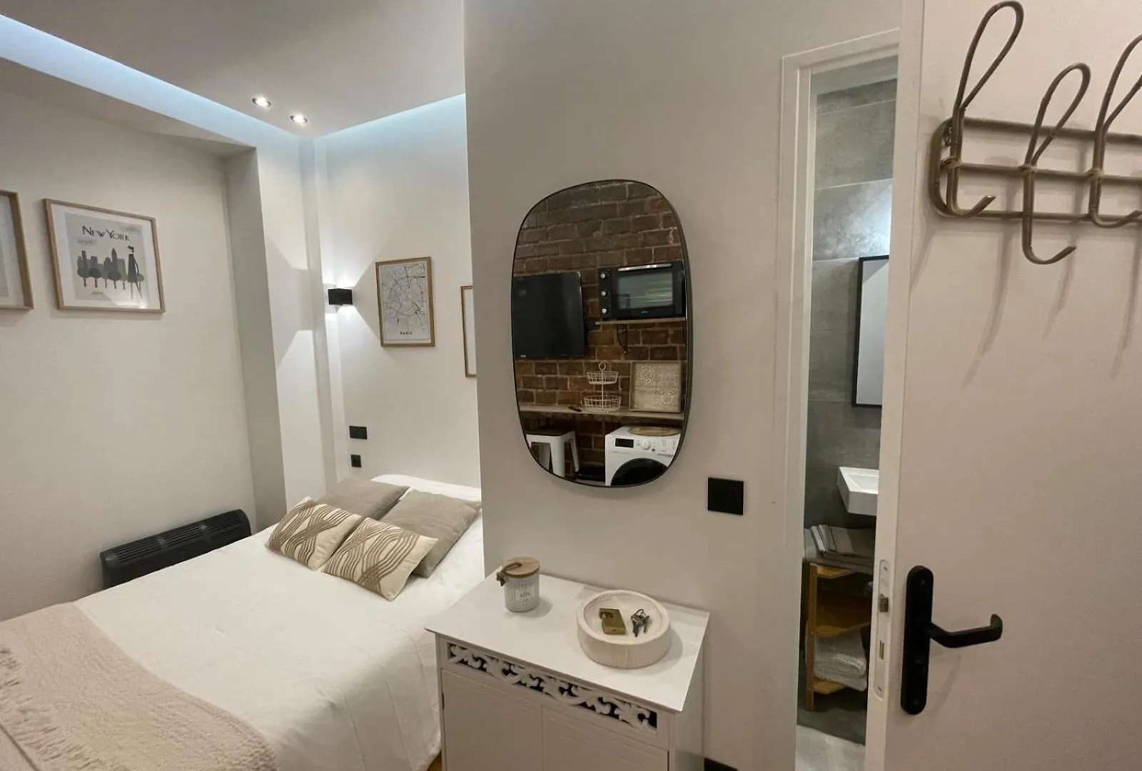 Apartment Petit Au Coeur De Paris
